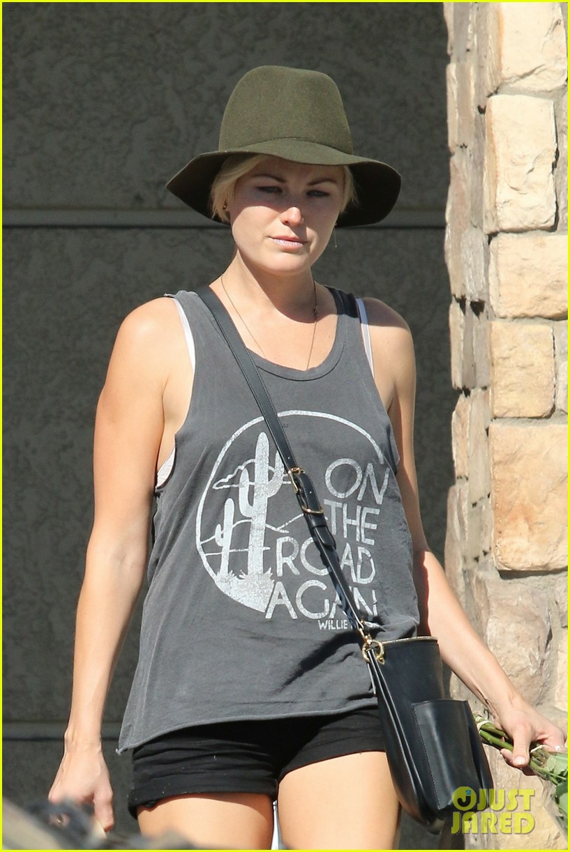 malin akerman living the life after comeback appearance 243239597