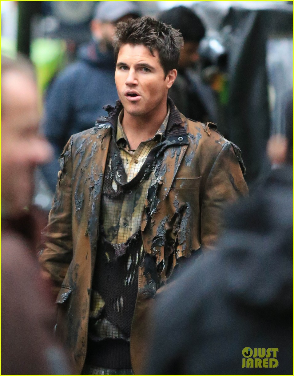 robbie amell firestorm in the flash 043250708