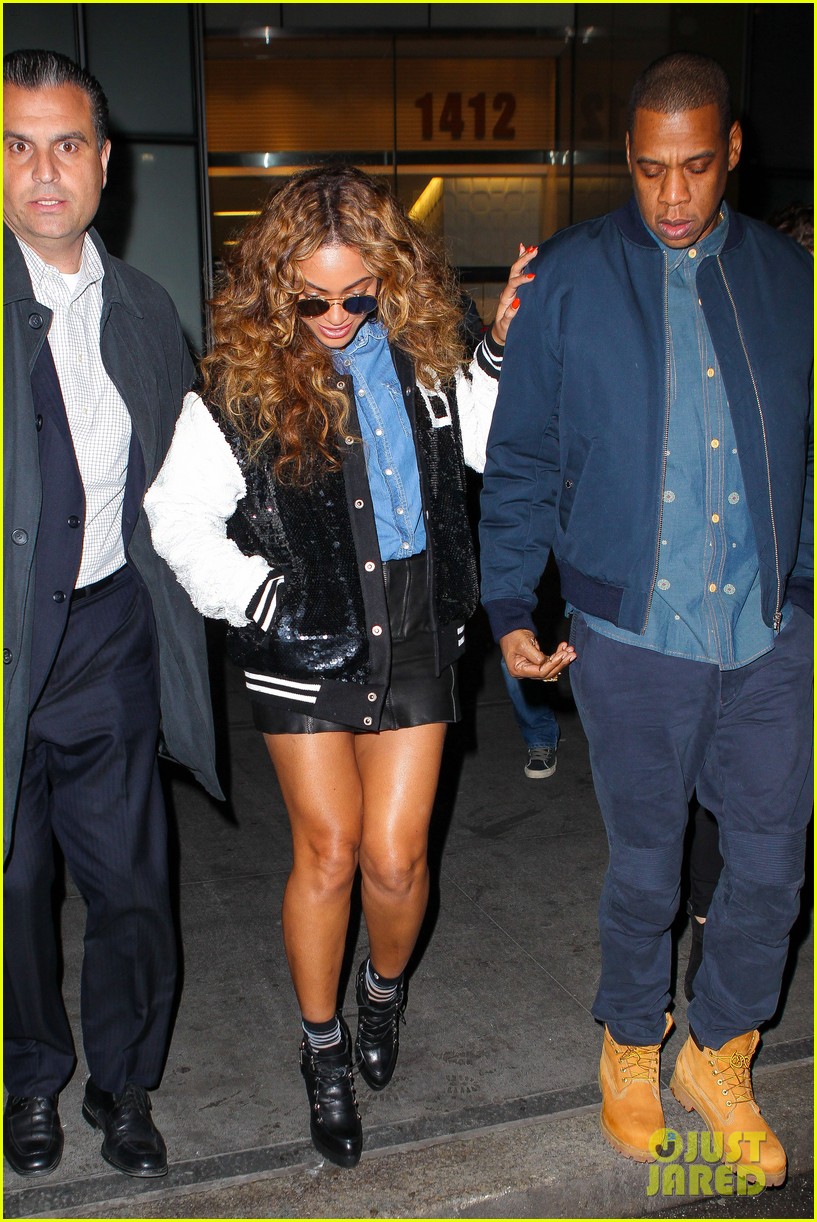 beyonce steps out with jay z after dropping 711 video 183247804