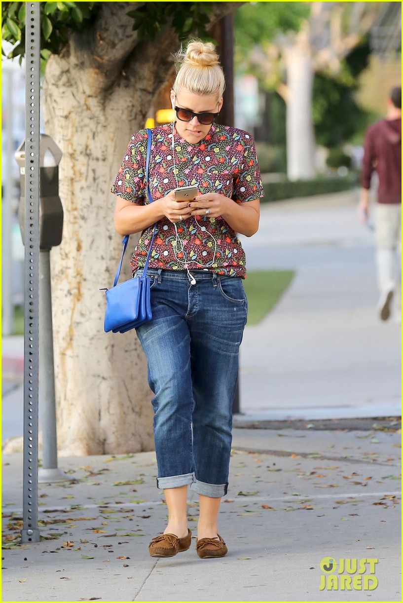 Busy Philipps Can't Get Enough of the 'Serial' Podcast Photo 3243434