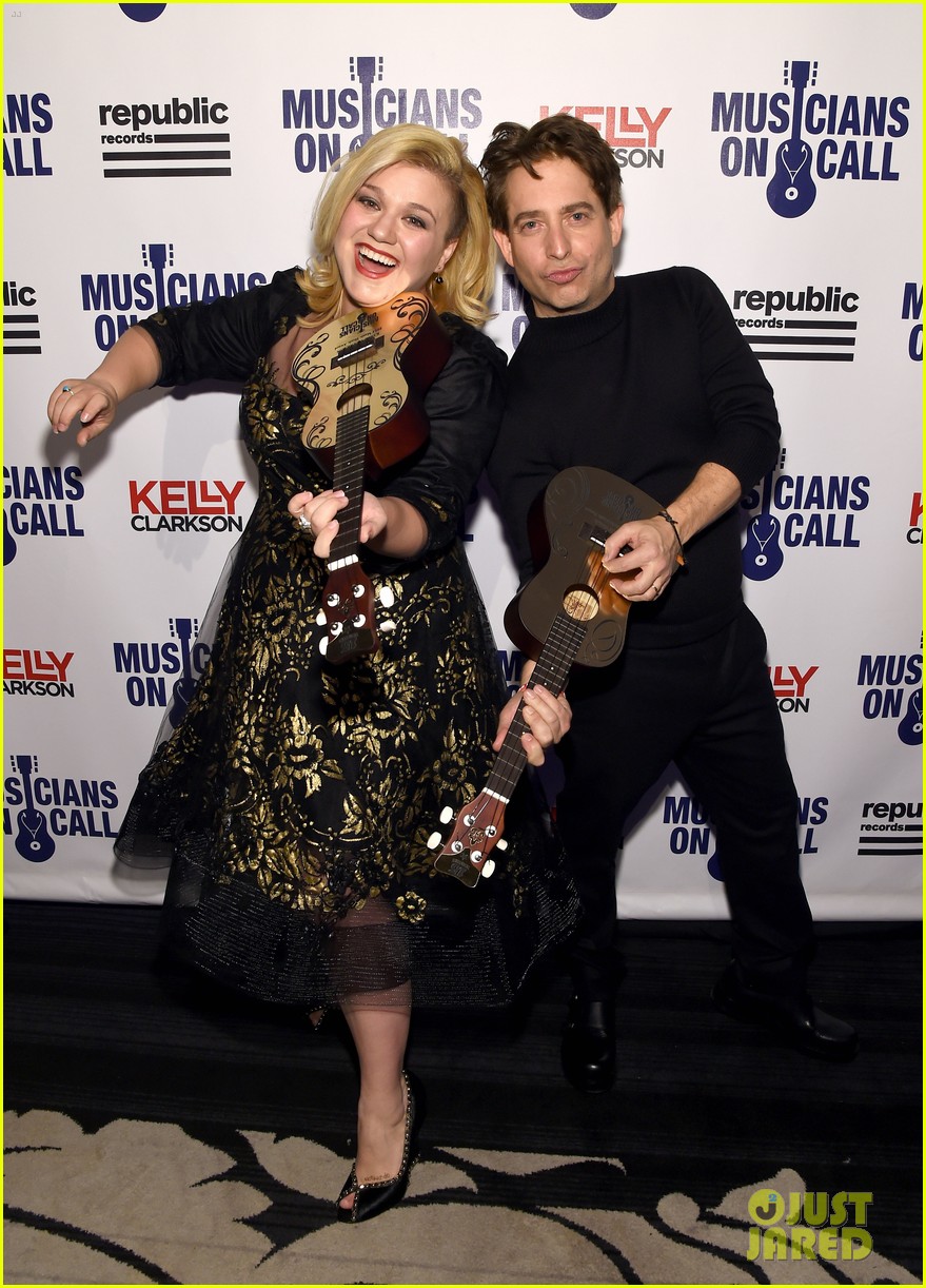 kelly clarkson honored by musicians on call 033245269