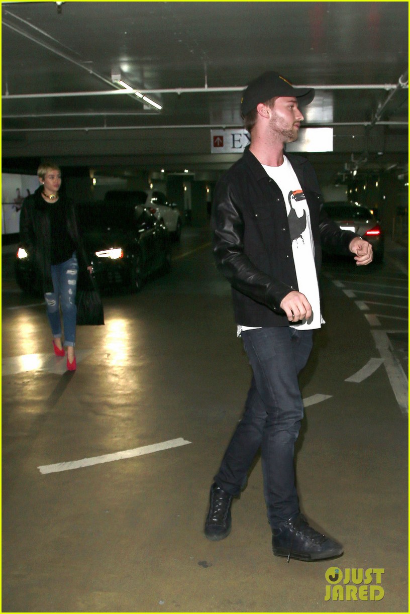 miley cyrus patrick schwarzenegger keep their distance after a date 023246053