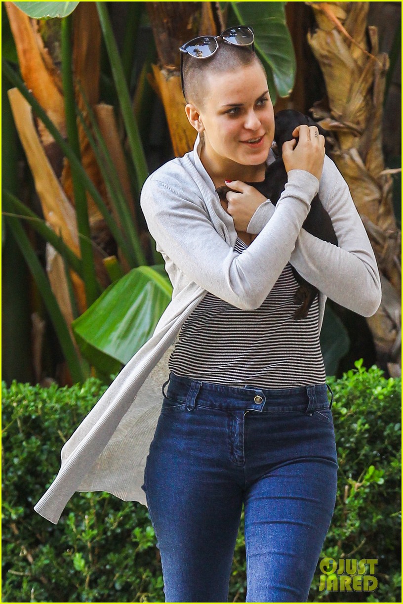 Demi Moore's Daughter Tallulah Shaves Her Head & Channels Her Mom's 'G
