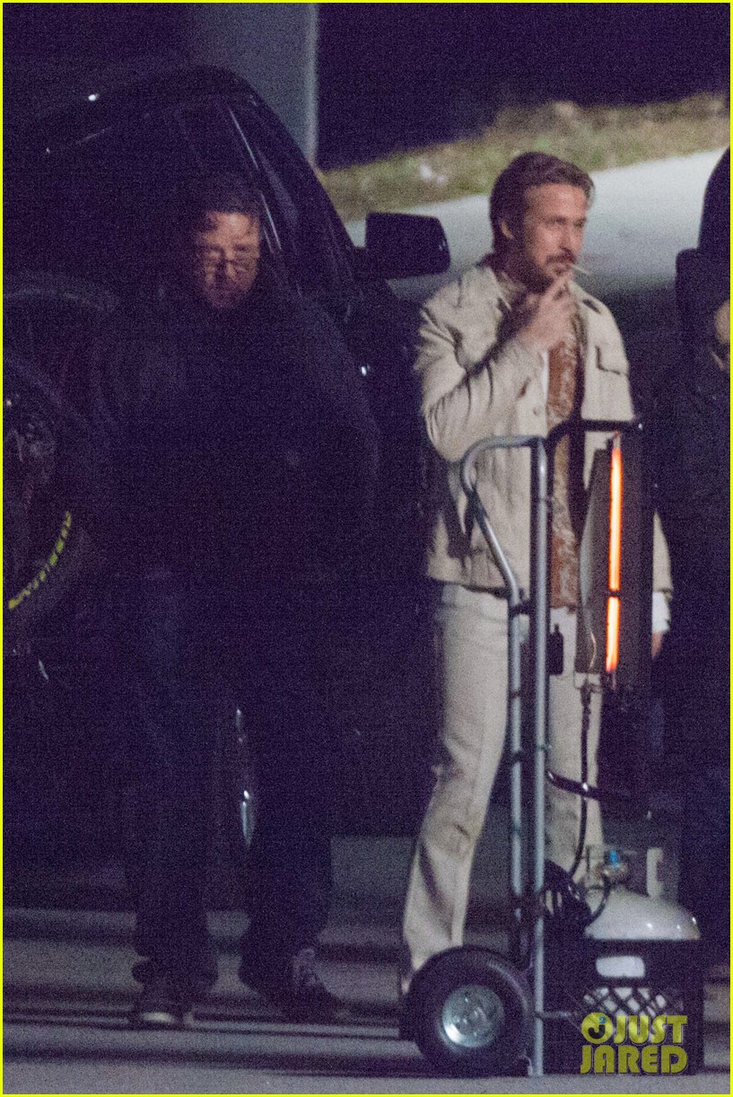 ryan gosling jets to los angeles after nice guys scenes 103243187