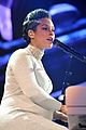 alicia keys embraces her baby bump during mtv emas 2014 05