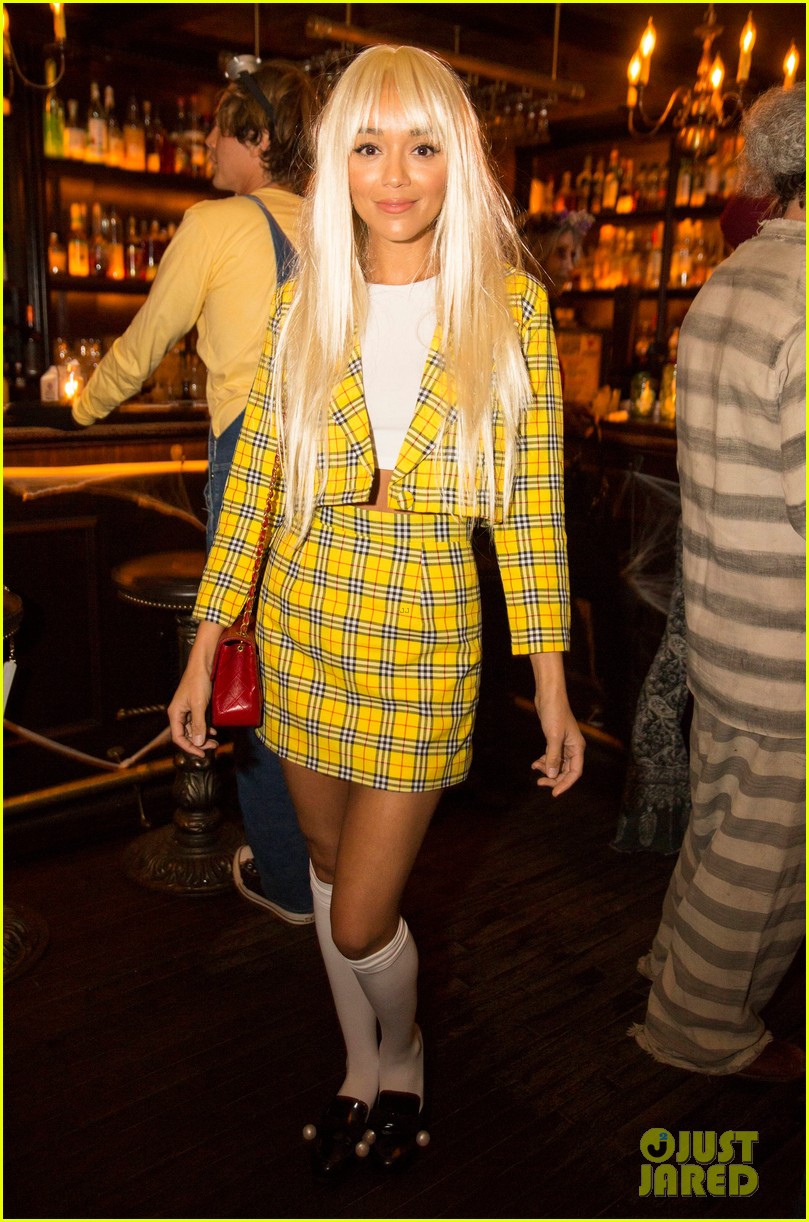 ashley madekwe janel parrish have fun with keek at just jared halloween party 16