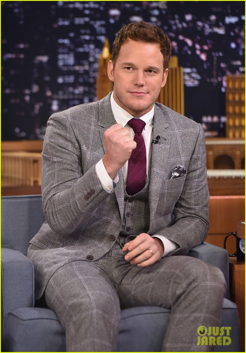 chris pratts fans react to his sexiest man alive loss 033245308