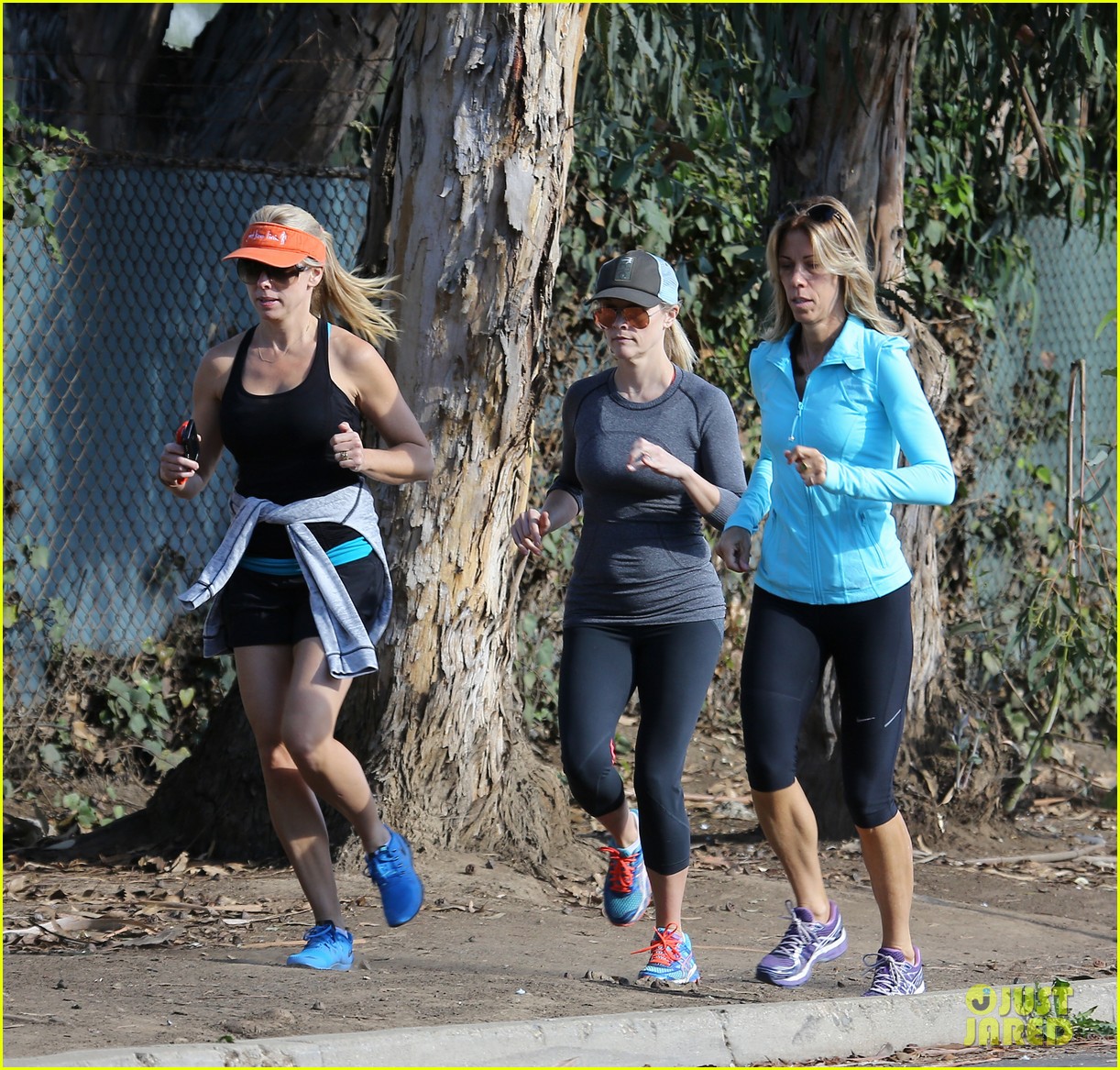 reese witherspoon goes for a jog 133248151