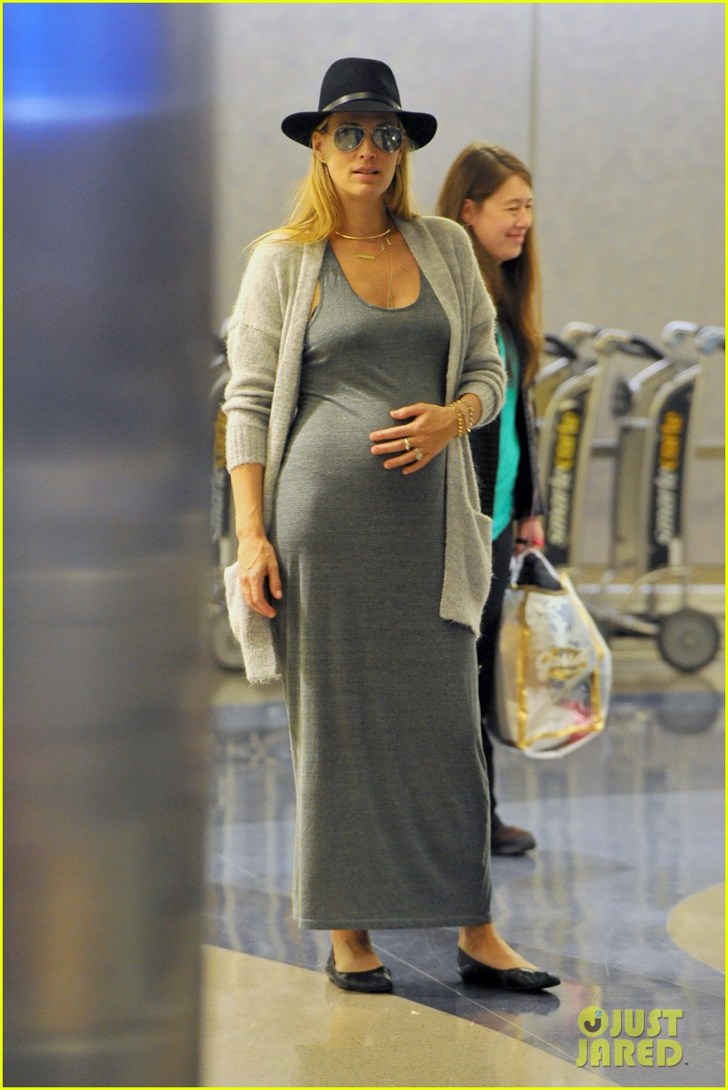 molly sims baby belly lax 01