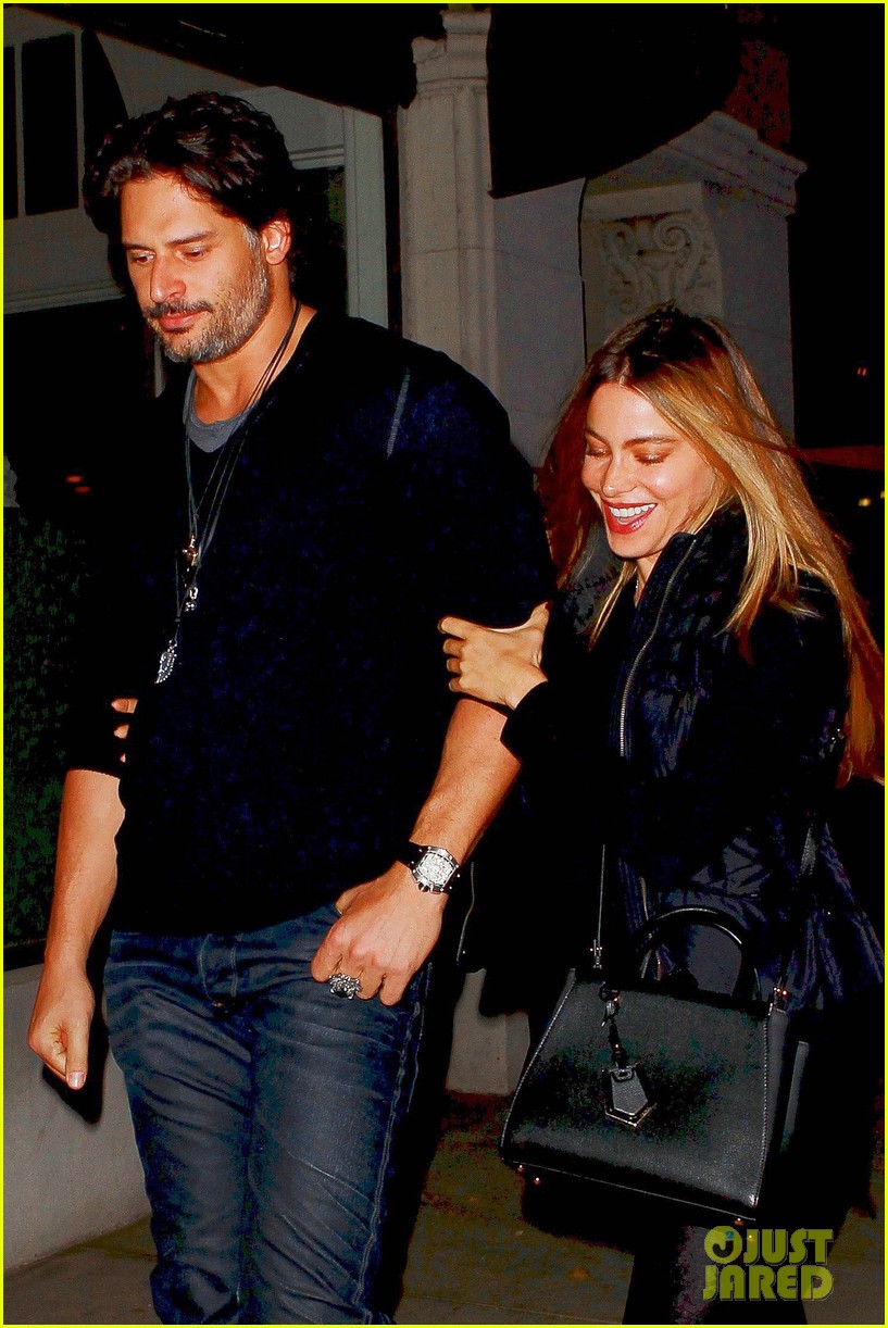 Sofia Vergara & Joe Manganiello Are One Hot Couple During a Date Night(00)