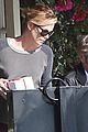 charlize theron sean penn date at ivy 02