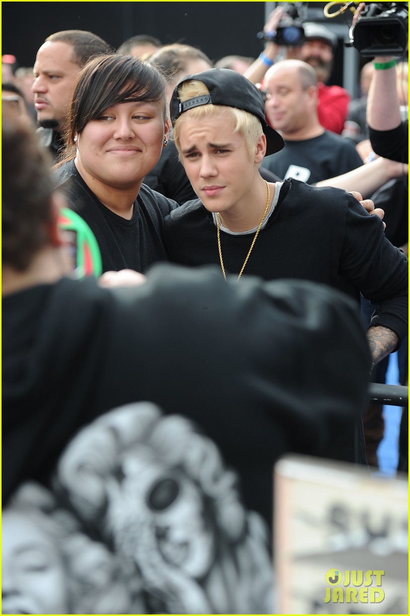 Justin Bieber Brings Back His Bleached Blonde 