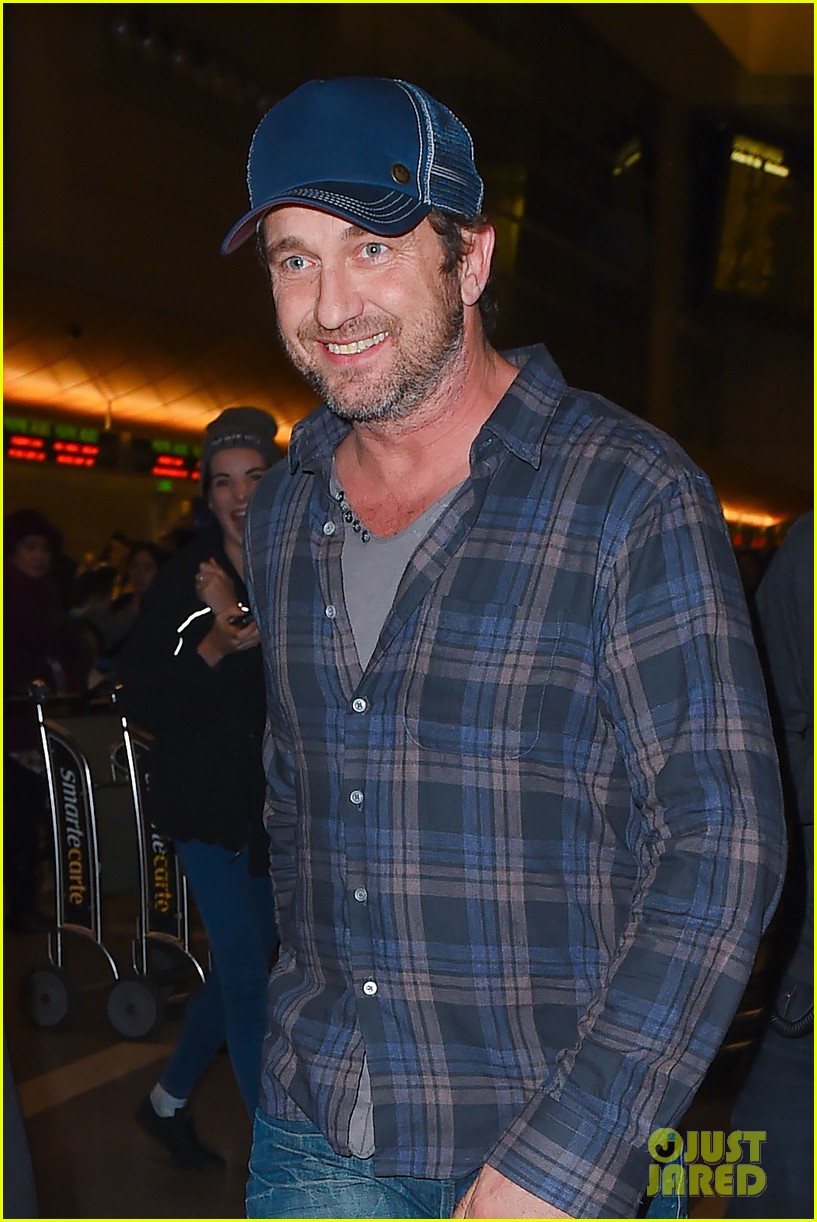 gerard butler gets a ride from his girlfriend morgan brown 01