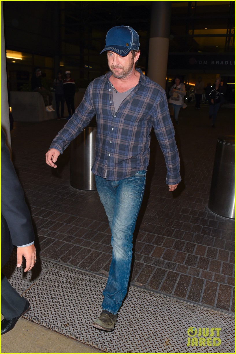 gerard butler gets a ride from his girlfriend morgan brown 113269488