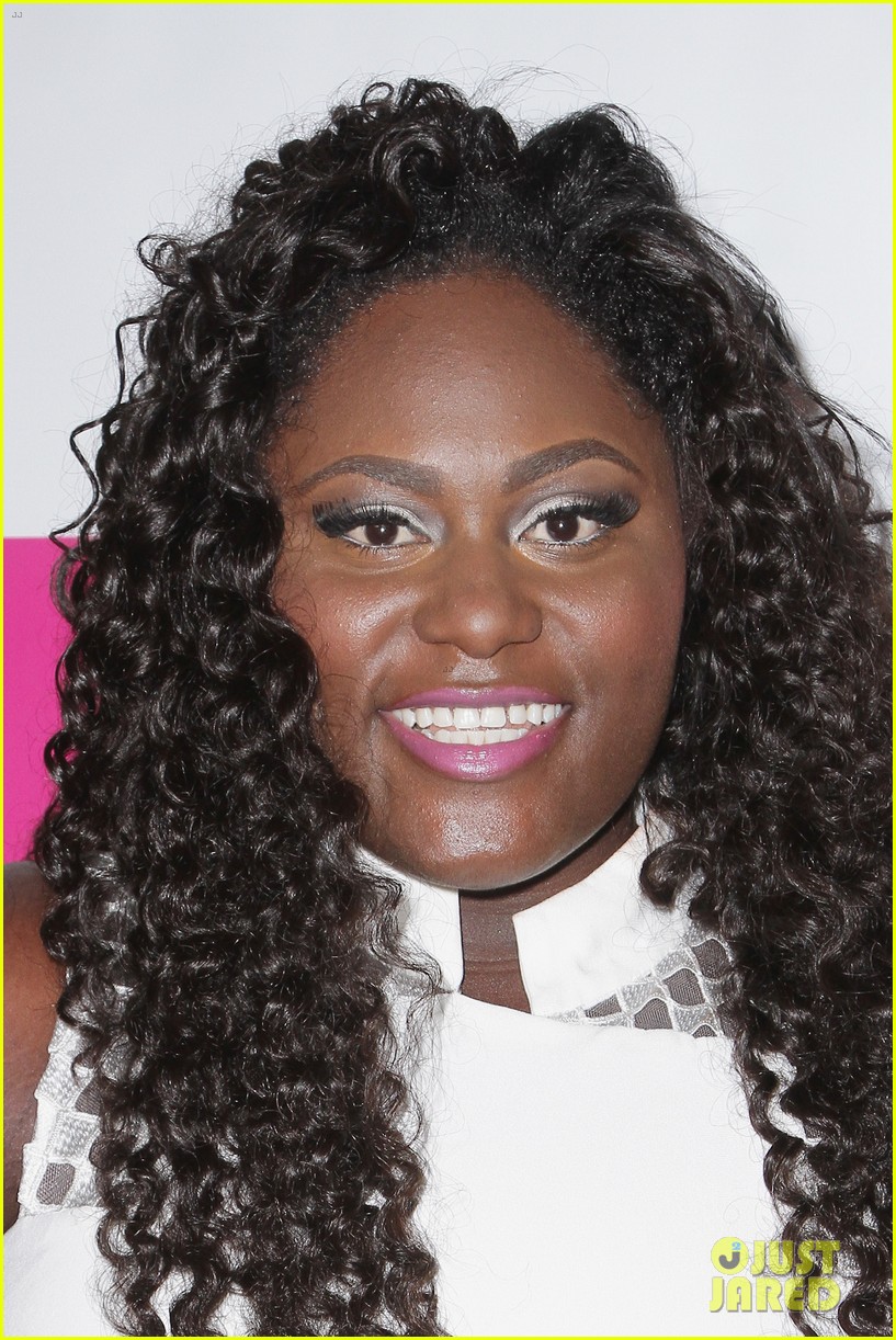 Darren Criss Bows Down to Kristin Chenoweth at Logo's NewNowNext Awards