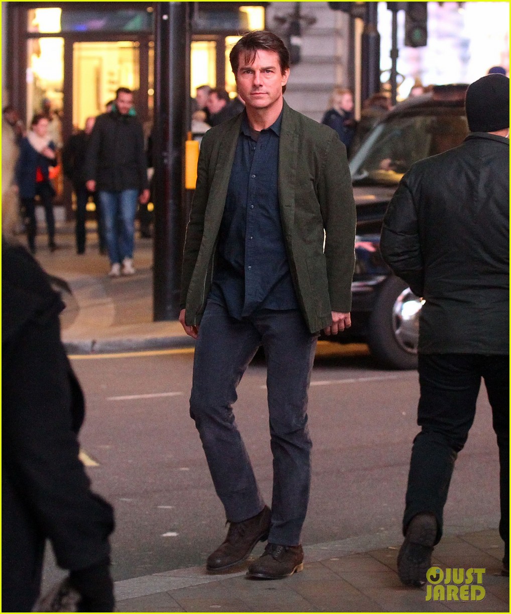 tom cruise almost got hit by a bus 013253616