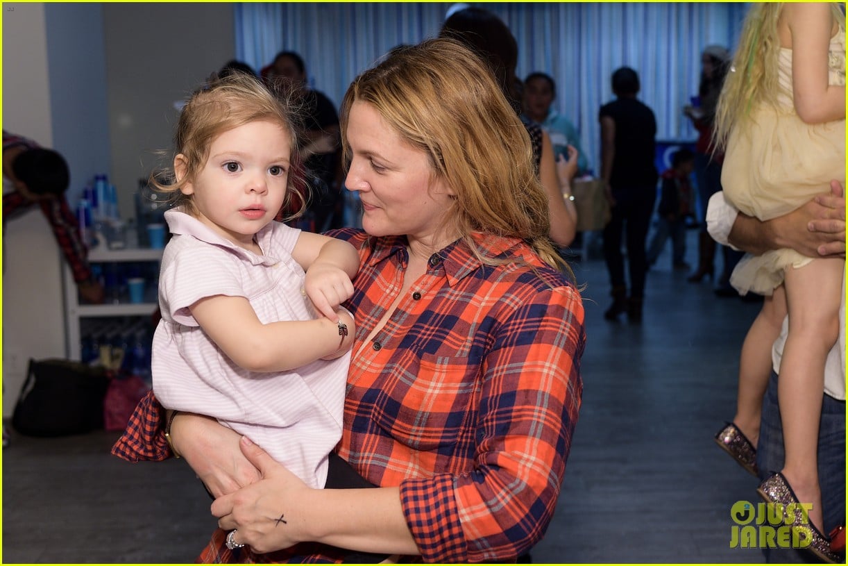 Drew Barrymore Brings Daughters Frankie & Olive to Jessica Alba's
