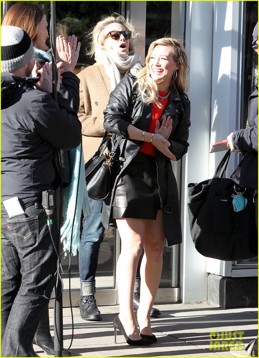 hilary duff sutton foster wrap filming on younger season 1 20