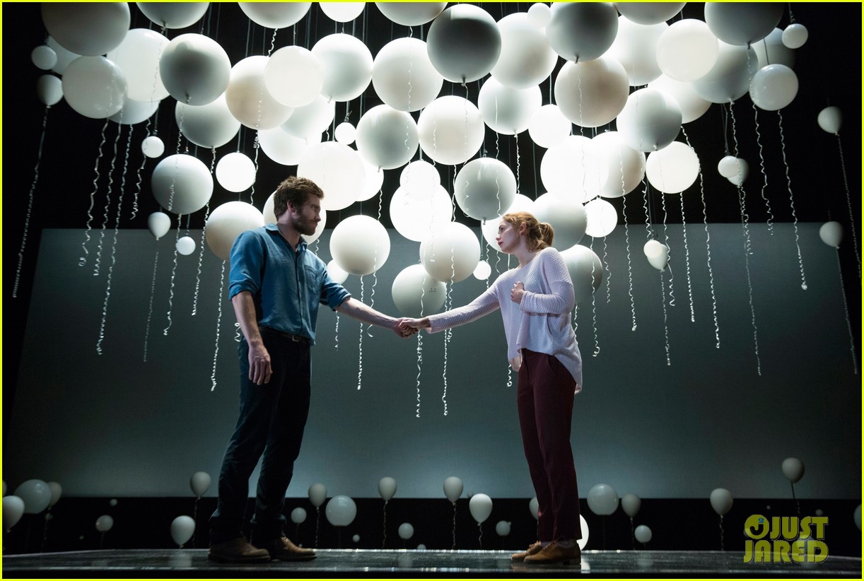 jake gyllenhaal ruth wilson hold hands in first constellations pics 053269785