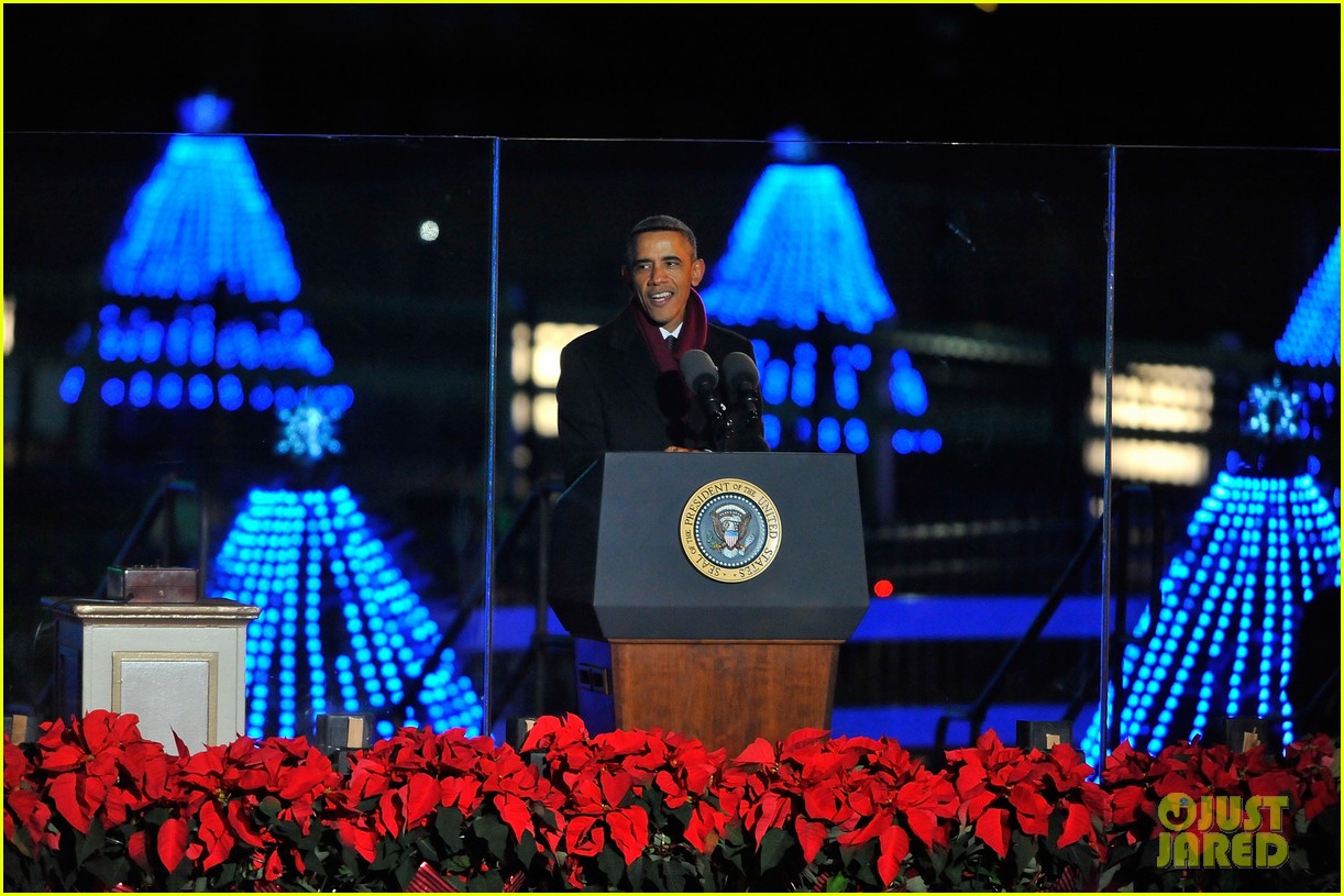 tom hanks wife rita wilson help president obama light the national christmas 073255565