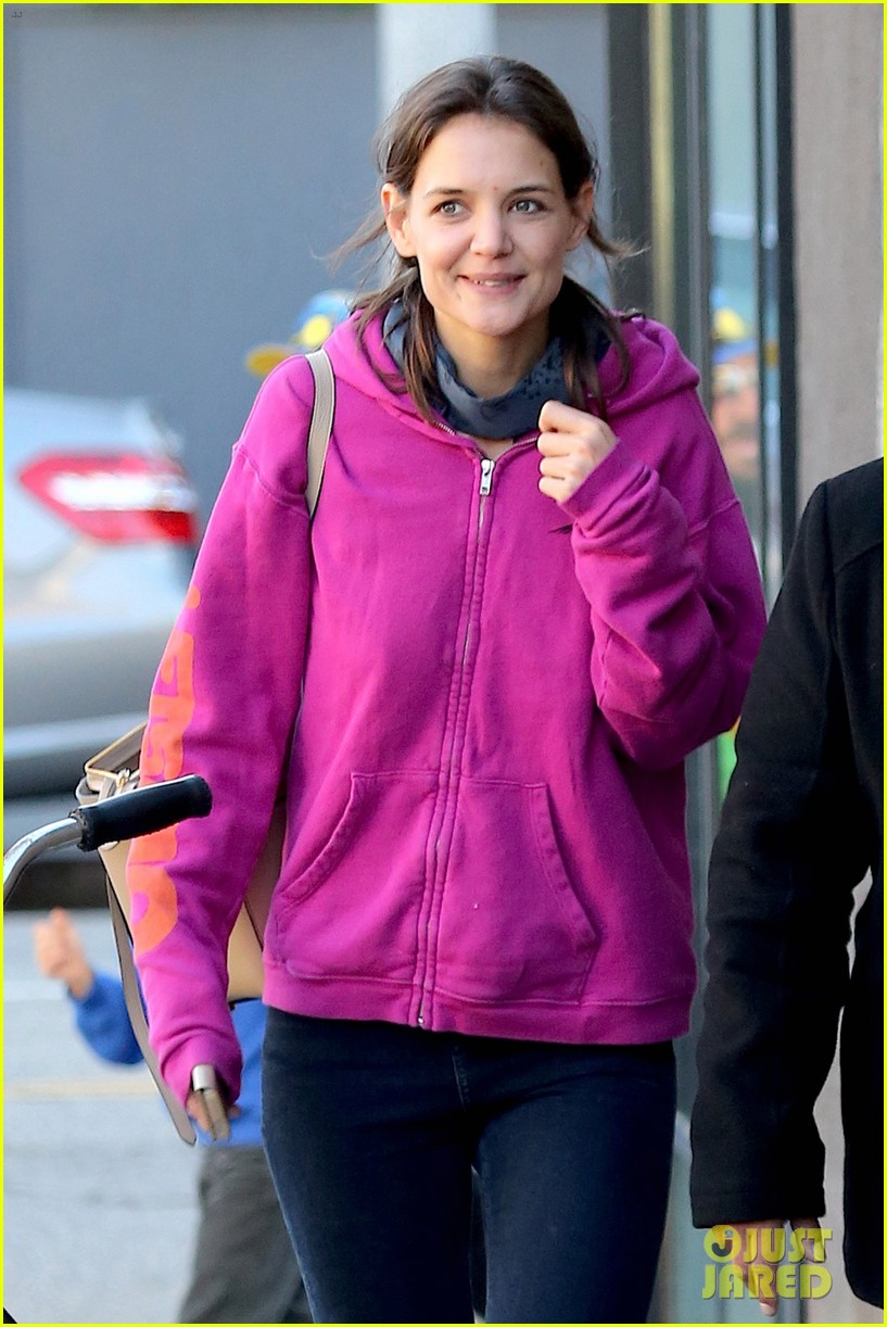 katie holmes treats herself to chilly holiday vacation in venice 103269523