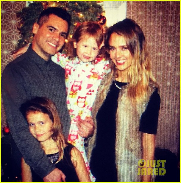 Jessica Alba & Jaime King Celebrate Christmas Together Again! Photo