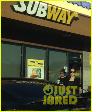 angelina jolie shops with her kids grabs subway with brad pitt 02