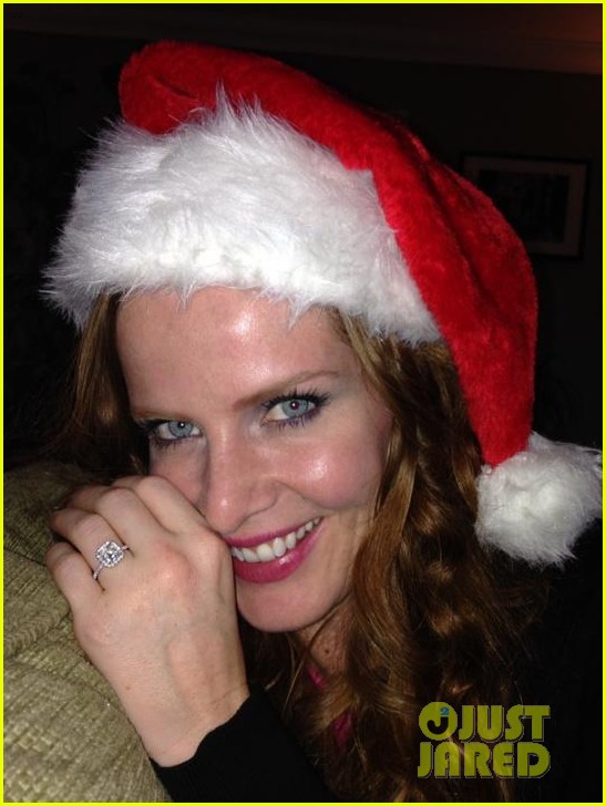once upon a times rebecca mader is engaged see her ring 023270196