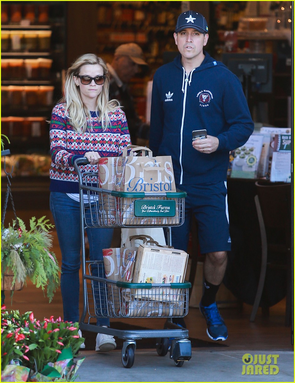 reese witherspoon jim toth grocery shopping 123261810