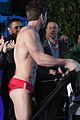 billy reilich strips to his speedo at logos newnownext awards 04