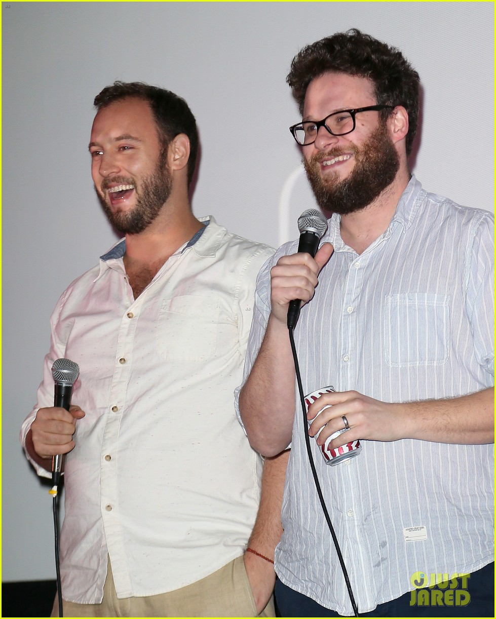 seth rogen surprises fans at first interview screening 033268276