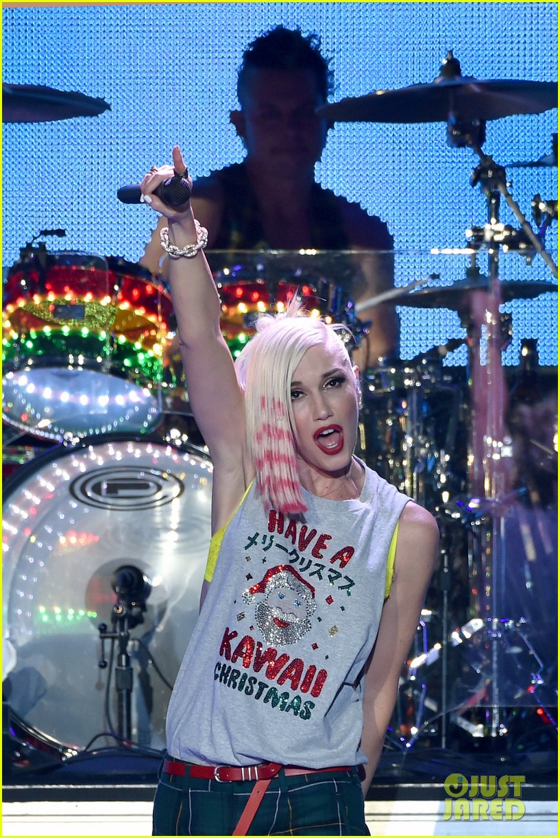 gwen stefani gavin rossdale rock out at kroq almost acoustic christmas 123262401