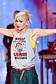 gwen stefani gavin rossdale rock out at kroq almost acoustic christmas 17