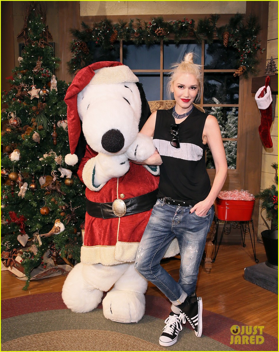 gwen stefani sparks the fire music video watch now 043252854