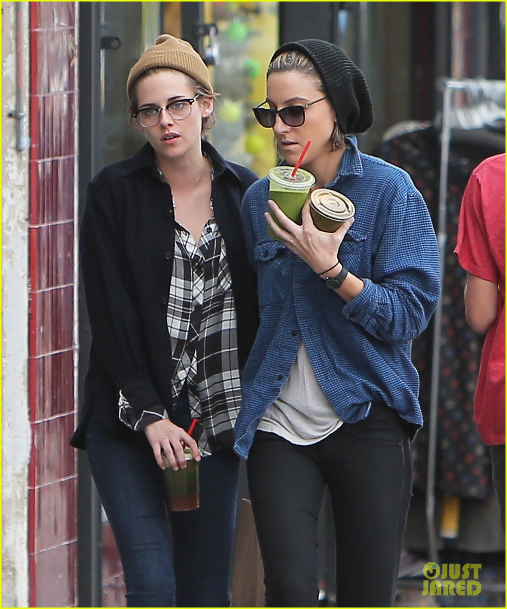 kristen stewart spends christmas eve with bff alicia cargile 073268028