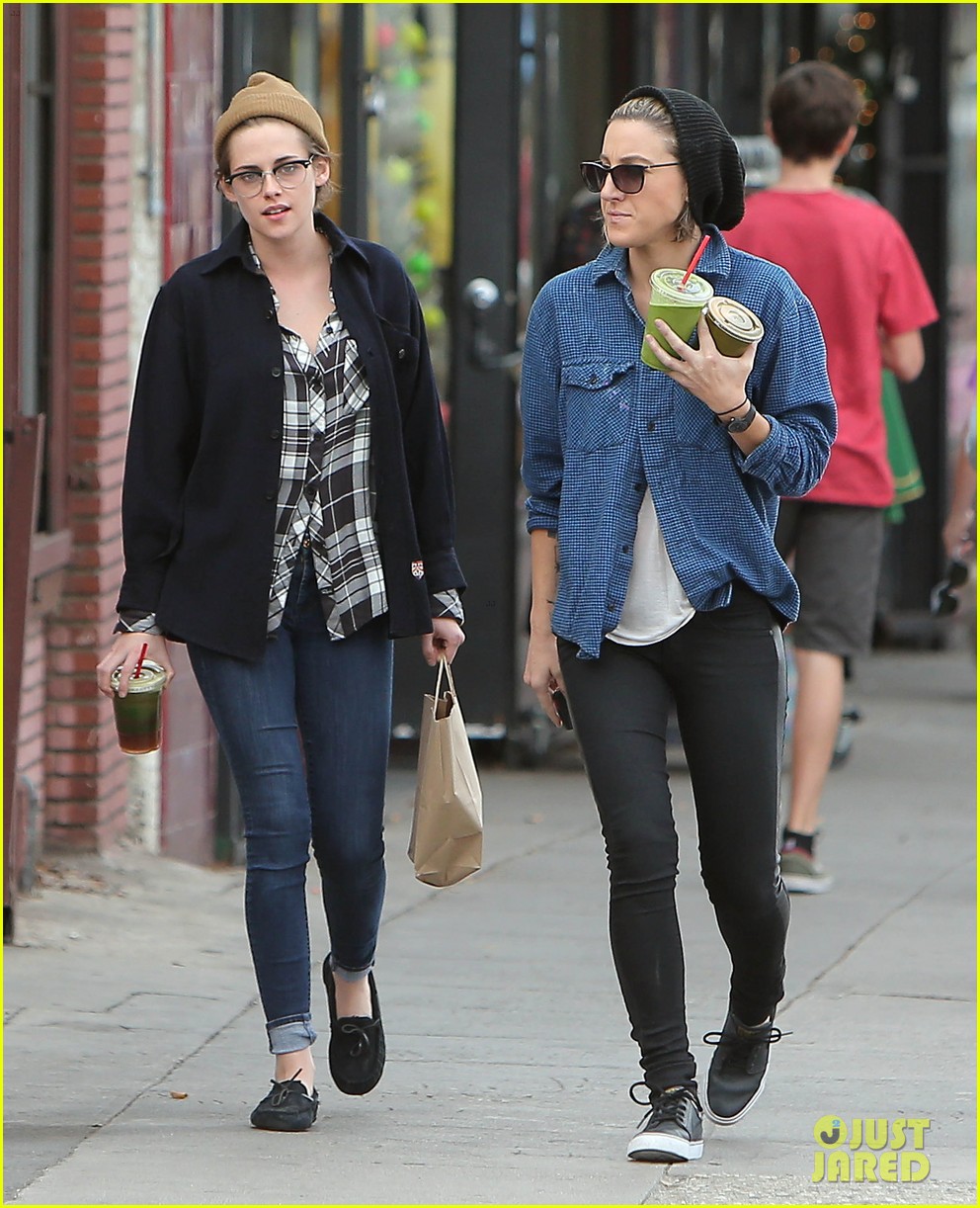 Kristen stewart alicia cargile christmas eve