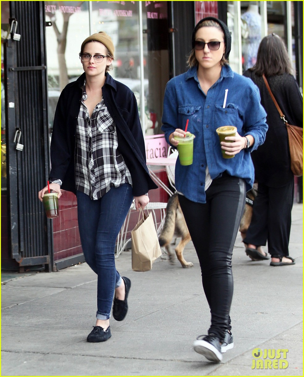 kristen stewart spends christmas eve with bff alicia cargile 233268044