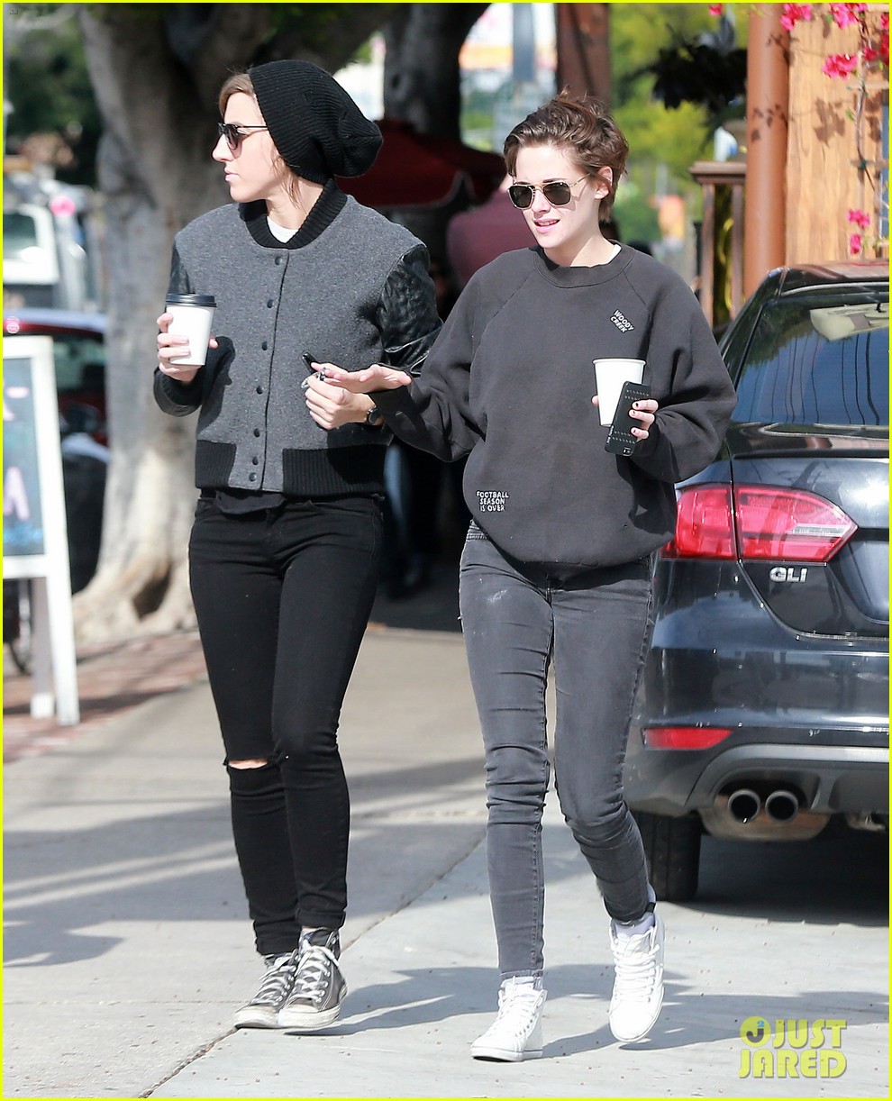kristen stewart spends sunday smiling with bff alicia cargile 053262148