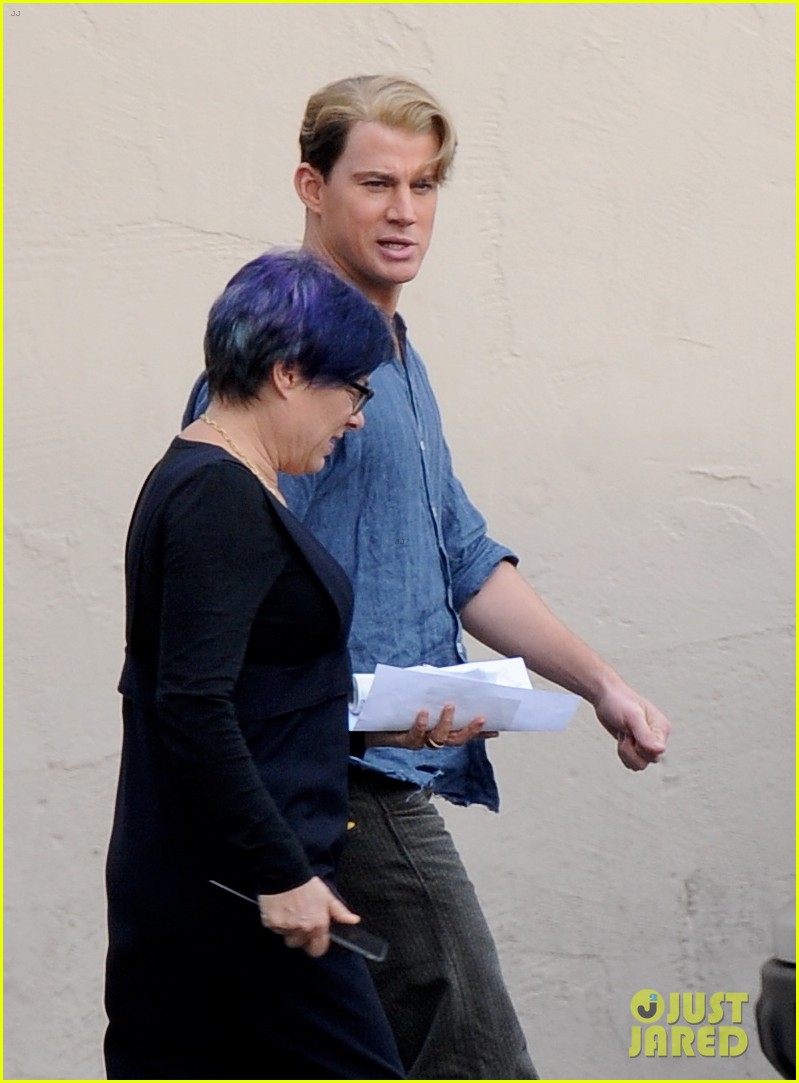 Channing Tatum's Blond Hair is Sight to See on 'Hail, Caesar' Set(00)