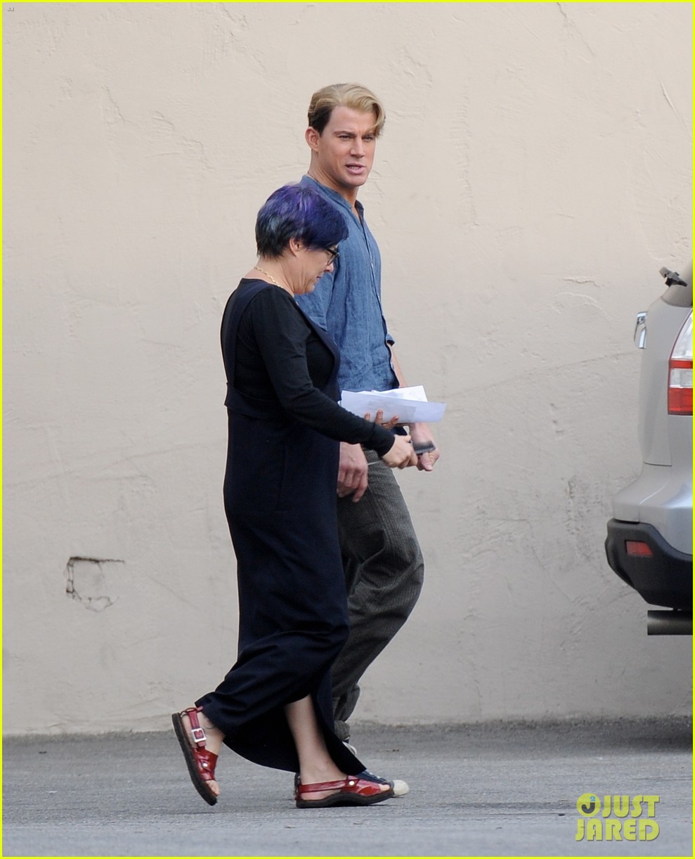 Channing Tatum's Blond Hair is Sight to See on 'Hail, Caesar' Set