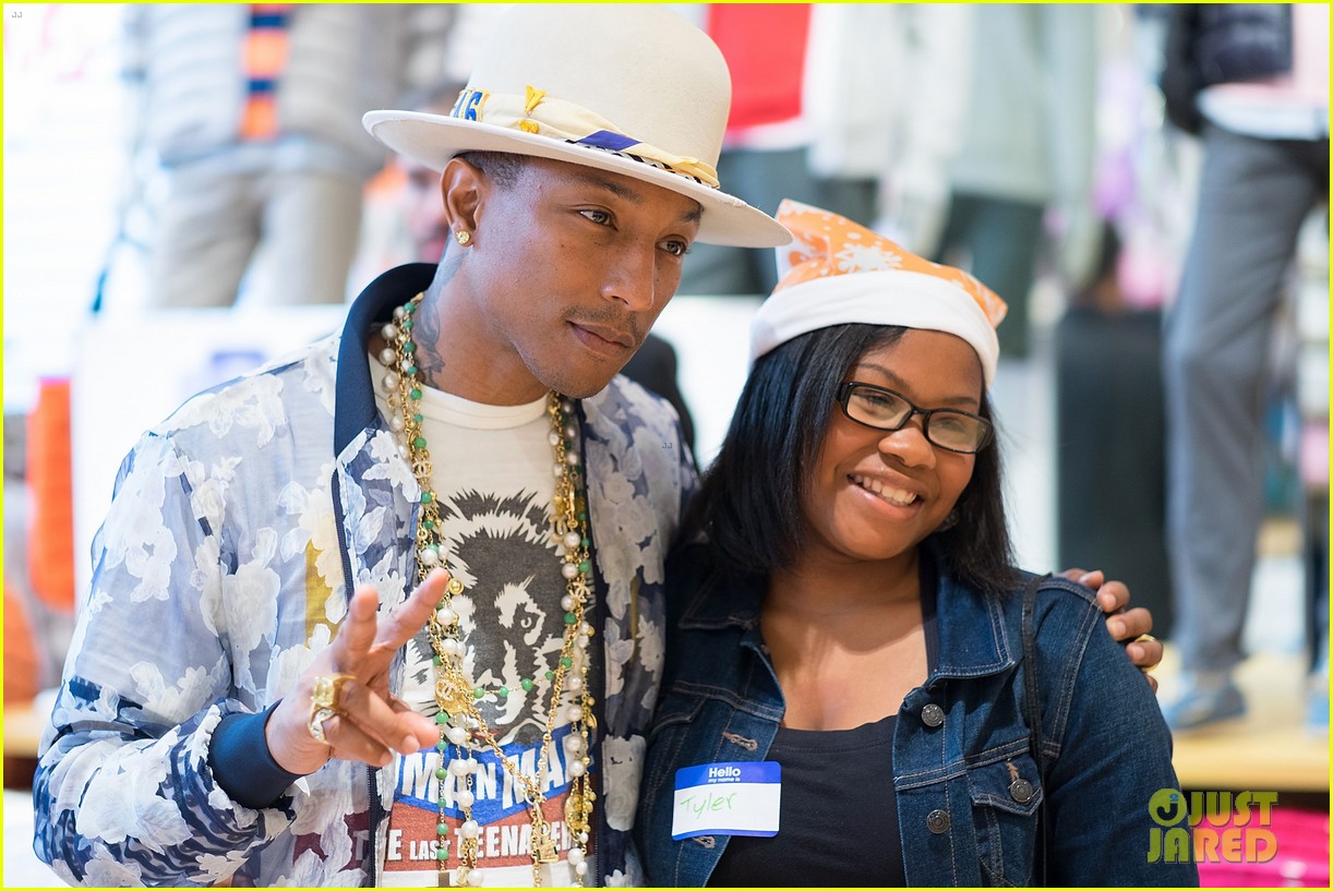 pharrell williams helps uniqlo host charity shopping event 023258890