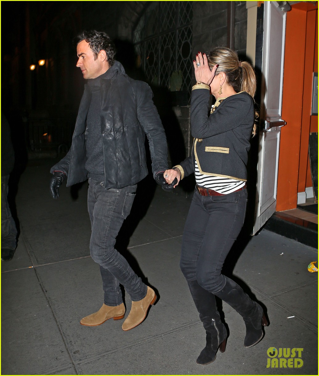 Jennifer Aniston & Justin Theroux Make It a Romantic Date Night Photo