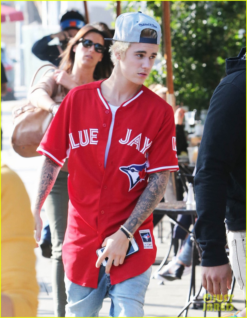 justin bieber hailey baldwin grab lunch for second straight day 093285363
