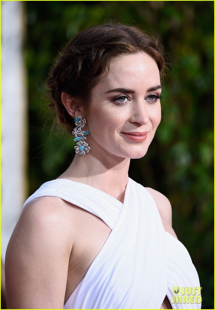 Emily Blunt Tackles the Flu to Attend Golden Globes 2015 with Husband