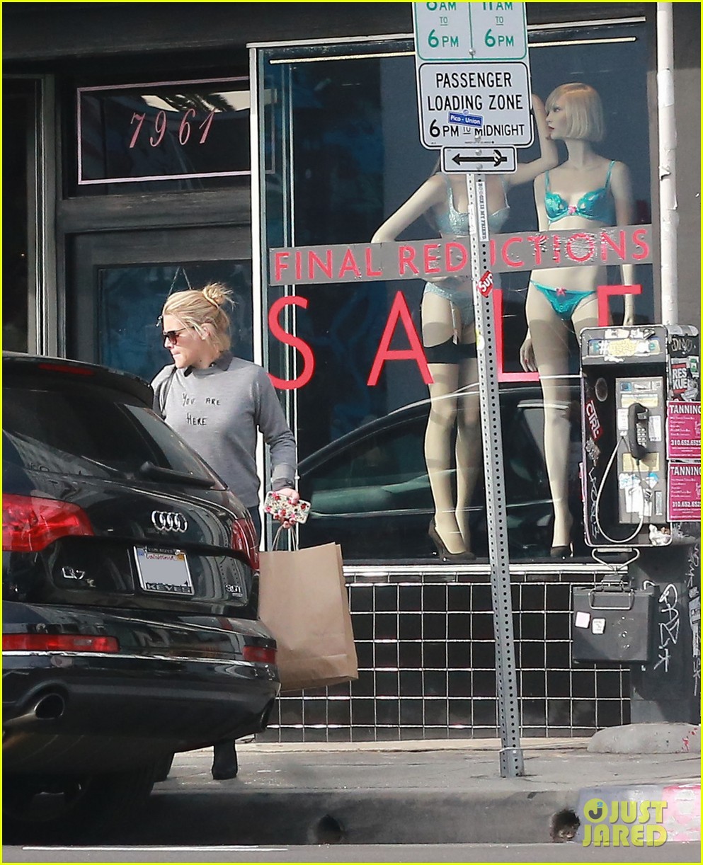 busy philipps lingirie shopping in weho 083284147