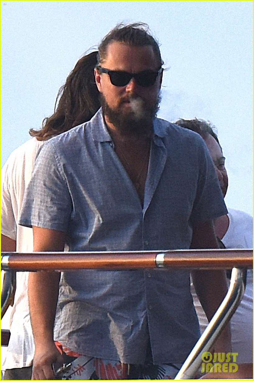leonardo dicaprio spent new years with tons of hot girls 01