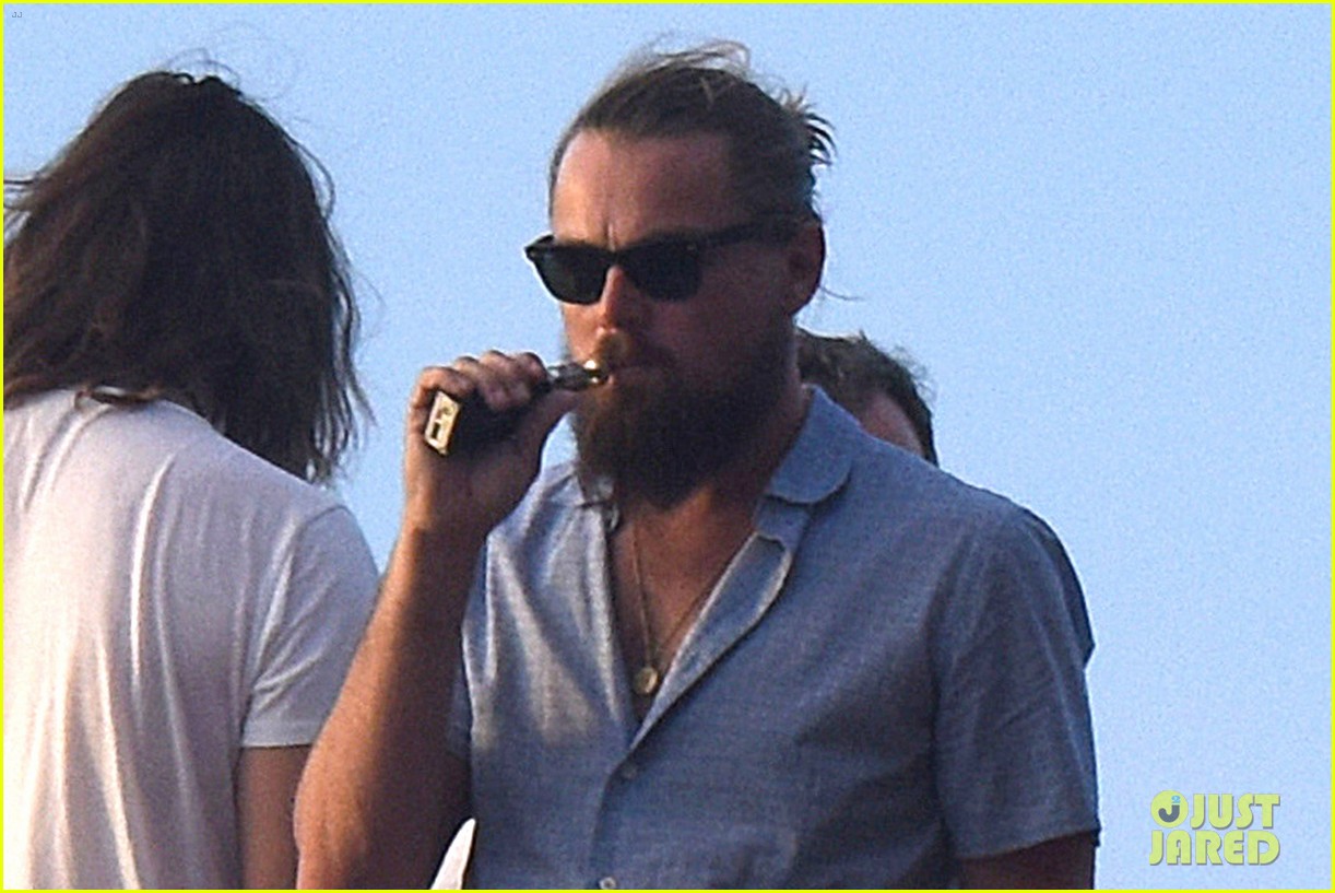 leonardo dicaprio spent new years with tons of hot girls 063271406