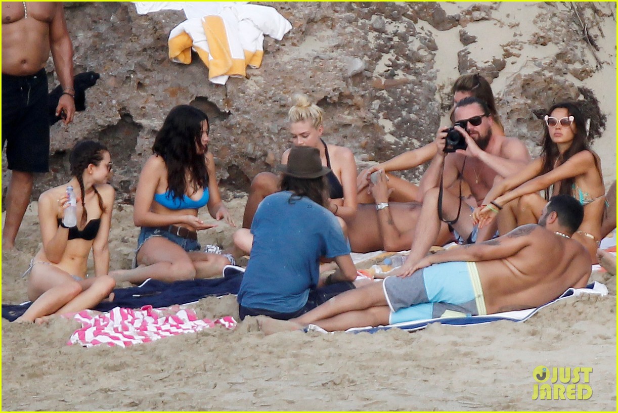 leonardo dicaprio continues st barts trip surrounded by women 23