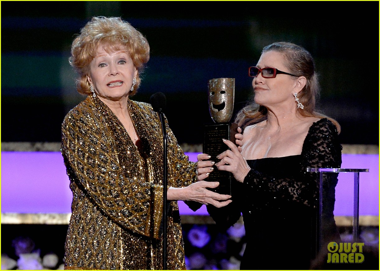 Debbie Reynolds Receives SAG’s Lifetime Achievement Award from Daughter