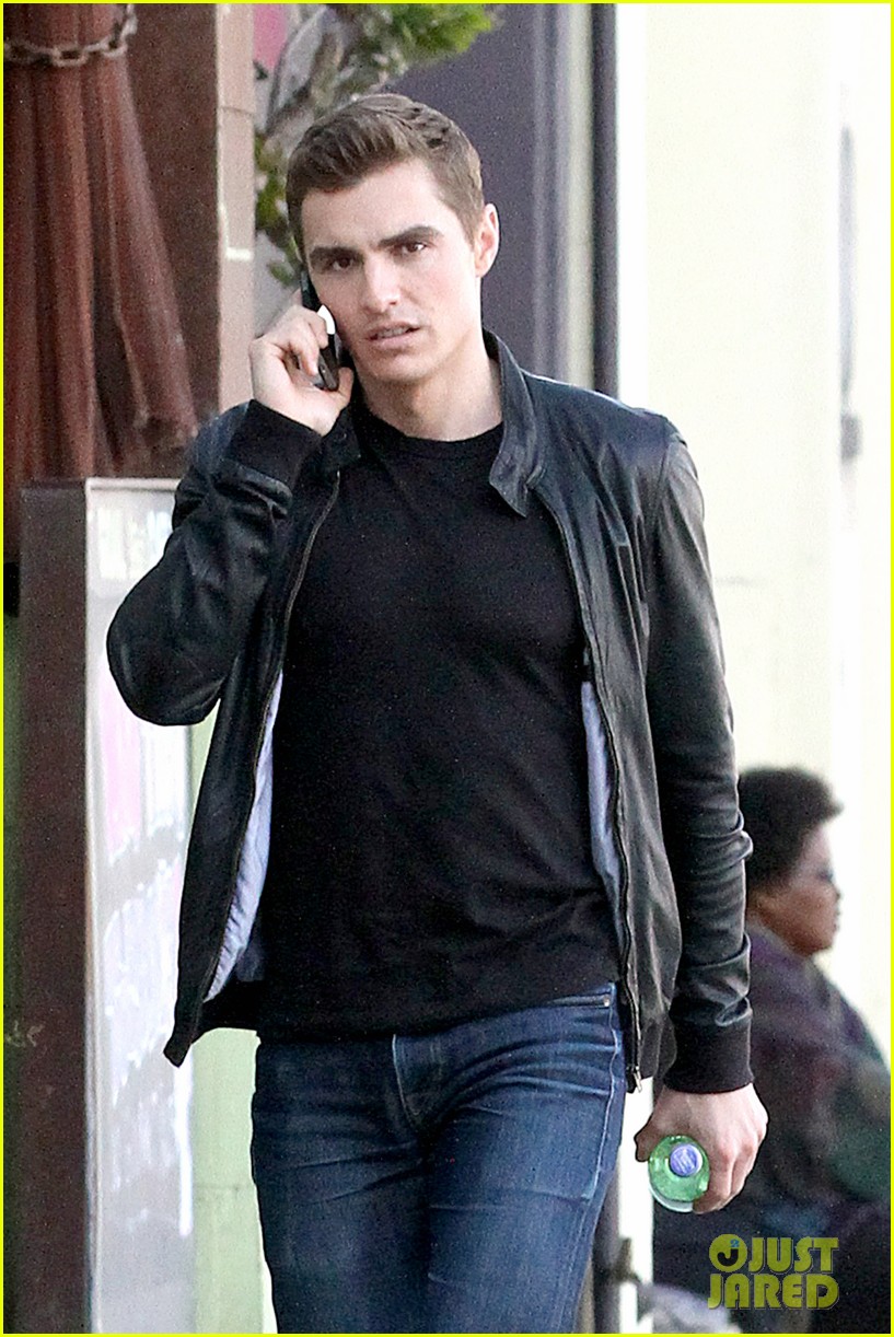 dave franco chats on the phone after lunch 01